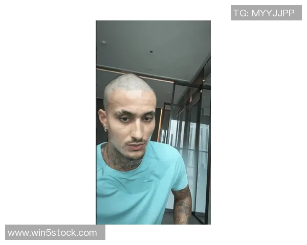 库兹马最新真人照片展示他的风采与魅力引发球迷热议